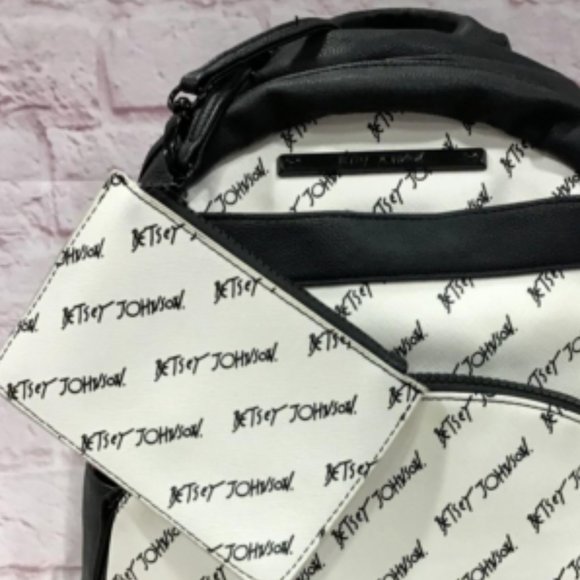 Betsey Johnson Logo Bone And Black Shoulder Backpack w/ Matching Change Purse - Picture 11 of 11